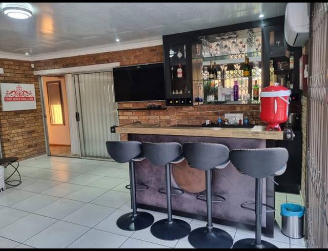 4 BEDROOM HOUSE FOR SALE IN SUNWARD PARK